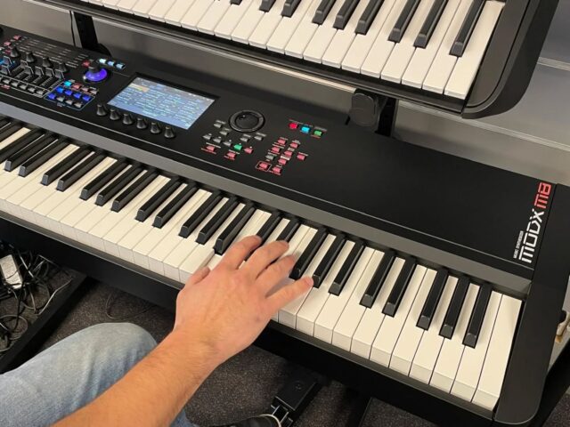 De nieuwste MODX-M synthesizers van Yamaha zijn nu bij ons verkrijgbaar!

- MODX-M6 - 61 toetsen, €1.370,-
- MODX-M7 - 76 toetsen, €1.677,-
- MODX-M8 - 88 toetsen (piano klavier) €1.880,-

Kom nu testen in de winkel, de koffie staat klaar!

Groetjes John & Joop