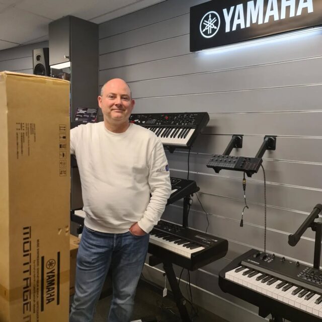 Hubert Verest Muziek uit Uden kiest voor zijn lespratijk en optredens voor de Yamaha Montage M8x.