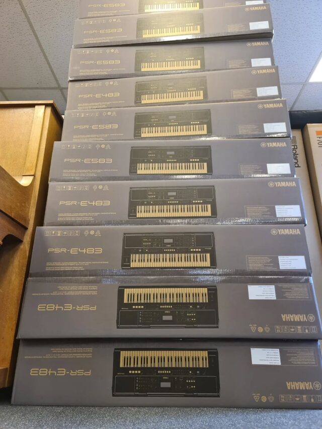 Nieuwe starters keyboards binnen! Yamaha PSR-E483 & PSR-E583. Ongelofelijk wat een sound en mogelijkheden deze keyboards bieden in deze prijsklasse! €399,00! Topklasse voor instapprijs!