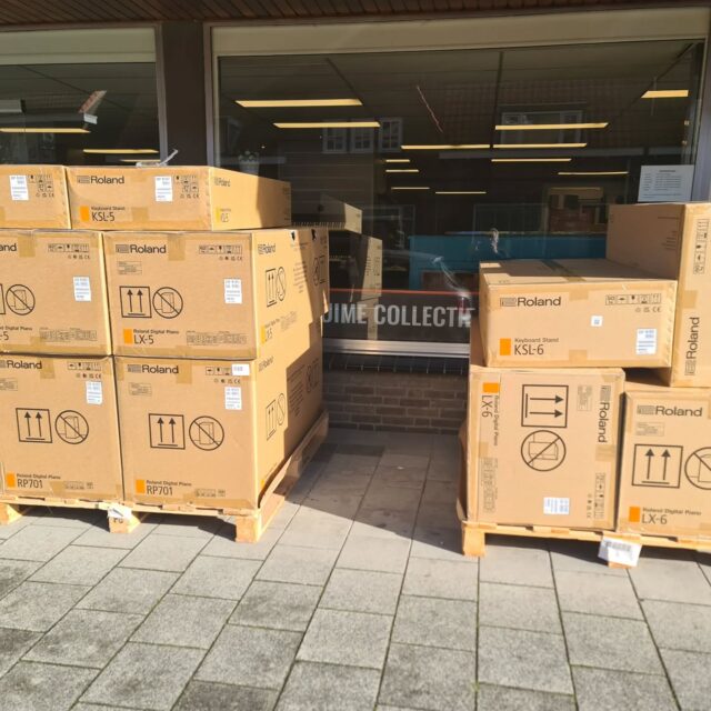Vandaag bezorging Roland digitale piano's RP701, LX5, LX6 en FP-E50. Mooie route door het Limburgse landschap. Venlo-Roermond- Maastricht. Like als je Limburg en Roland digitale piano's leuk vindt.